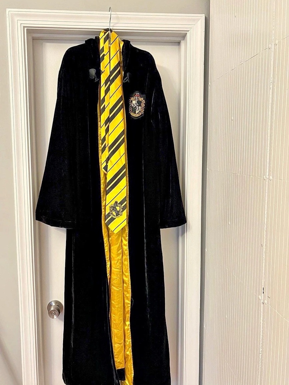 Hufflepuff Robe and Tie Costume Black & Yellow Costume